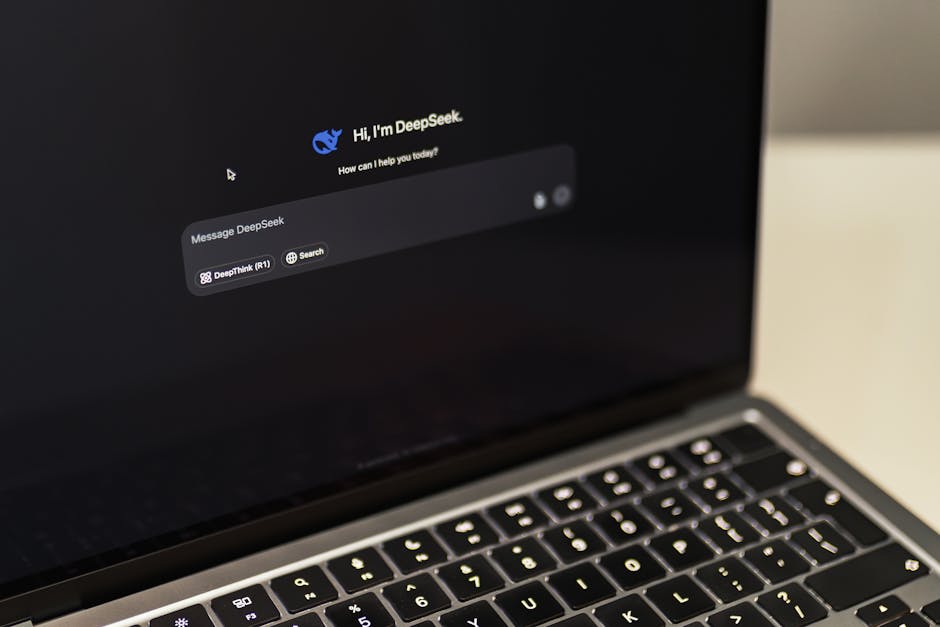 Turbină eoliană în timpul asamblării pe un teren muntos